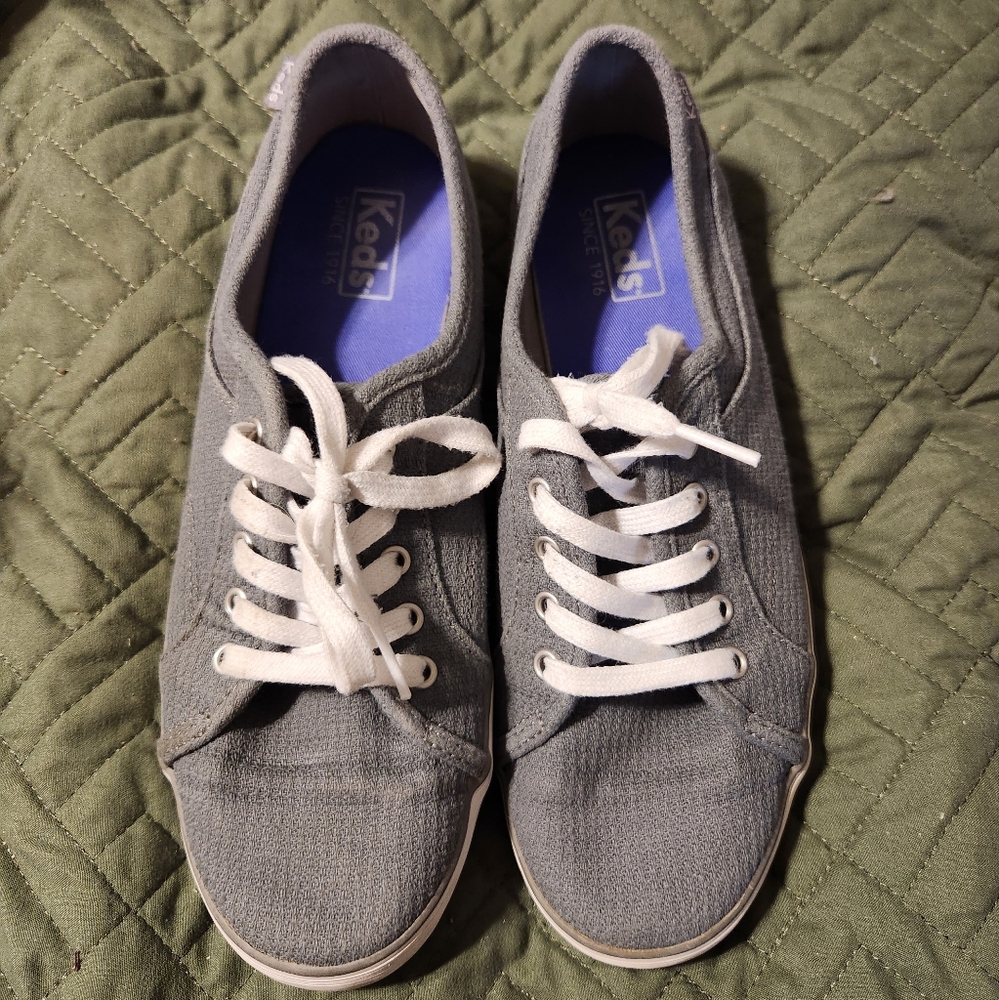 2 pairs of womens Keds